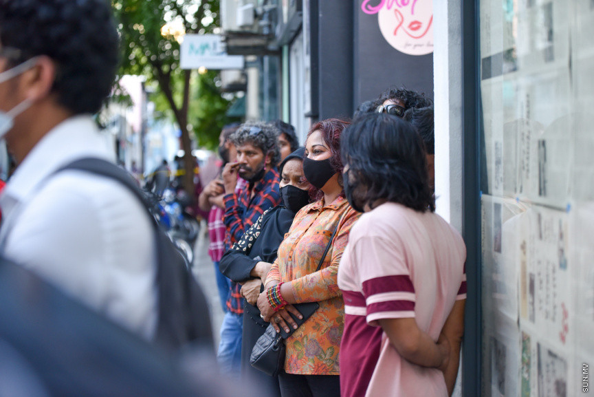 މާލޭގައި ހުރި ފަޅުގެއްގެ ތެރޭގައި މަރުވެ, ކުނިވެފައިވާ މީހެއްގެ ހަށިގަނޑު ފެނުން -- ސަން ފޮޓޯ/ މުހައްމަދު ހައްޔާން