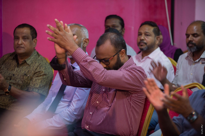 ރައީސް ޔާމިންގެ ޝަރީޔަތް ނިމުމުގެ އުފާ ފާޅުކުރުން --- ސަން ފޮޓޯ: އަޙްމަދު އައިމަން އަލީ