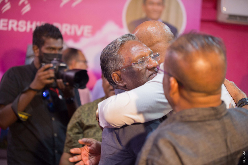 ރައީސް ޔާމިންގެ ޝަރީޔަތް ނިމުމުގެ އުފާ ފާޅުކުރުން --- ސަން ފޮޓޯ: އަޙްމަދު އައިމަން އަލީ