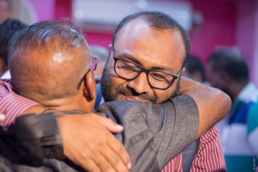 ރައީސް ޔާމިންގެ ޝަރީޔަތް ނިމުމުގެ އުފާ ފާޅުކުރުން --- ސަން ފޮޓޯ: އަޙްމަދު އައިމަން އަލީ