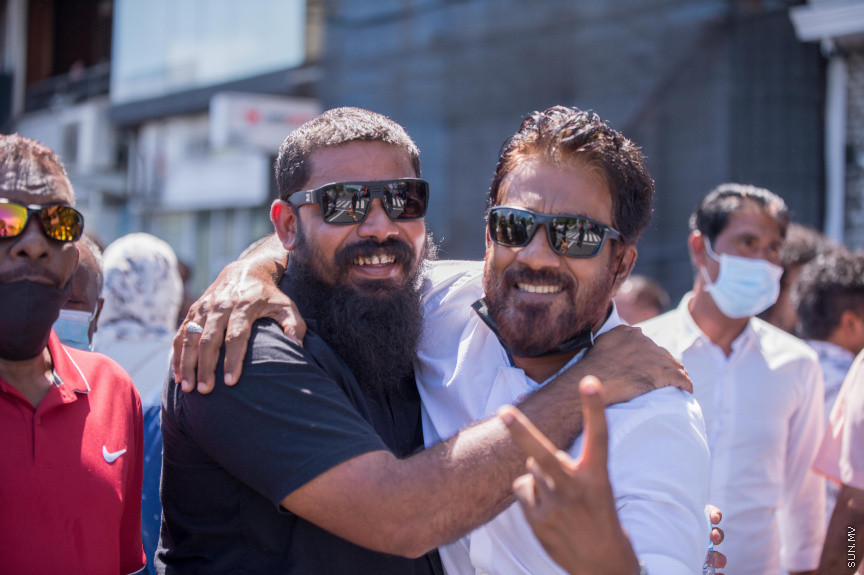 ރައީސް ޔާމިންގެ ޝަރީޔަތް ނިމުމުގެ އުފާ ފާޅުކުރުން --- ސަން ފޮޓޯ: އަޙްމަދު އައިމަން އަލީ