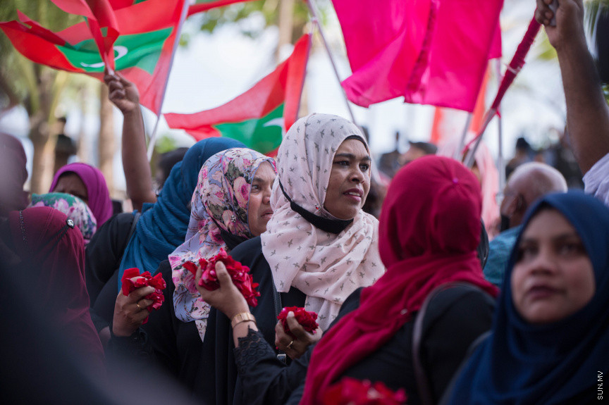 ރައީސް ޔާމިންގެ ޝަރީޔަތް ނިމުމުގެ އުފާ ފާޅުކުރުން --- ސަން ފޮޓޯ: އަޙްމަދު އައިމަން އަލީ