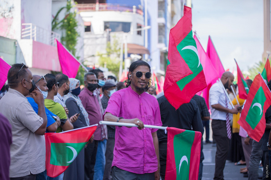 ރައީސް ޔާމިންގެ ޝަރީޔަތް ނިމުމުގެ އުފާ ފާޅުކުރުން --- ސަން ފޮޓޯ: އަޙްމަދު އައިމަން އަލީ