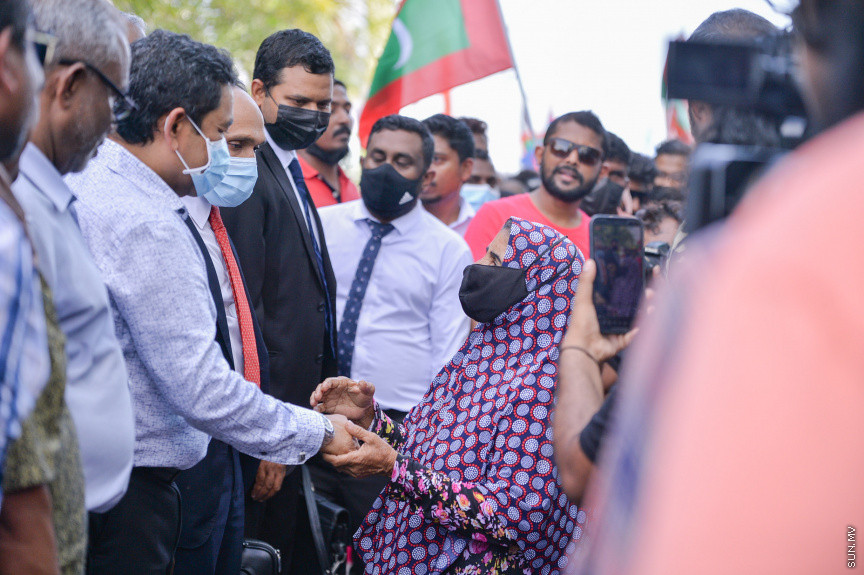 ރައީސް ޔާމިންގެ ޝަރީޔަތް ނިމުމުގެ އުފާ ފާޅުކުރުން --- ސަން ފޮޓޯ: އަޙްމަދު އައިމަން އަލީ