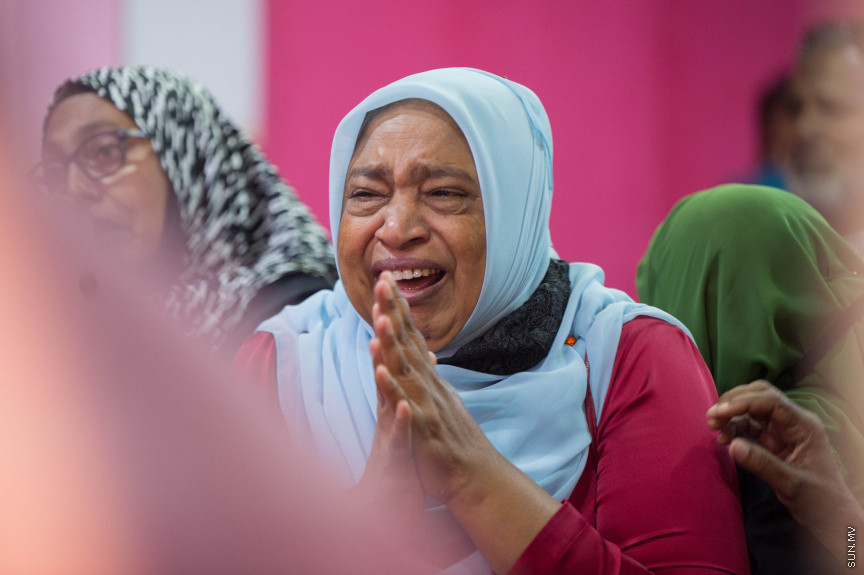 ރައީސް ޔާމިންގެ ޝަރީޔަތް ނިމުމުގެ އުފާ ފާޅުކުރުން --- ސަން ފޮޓޯ: އަޙްމަދު އައިމަން އަލީ