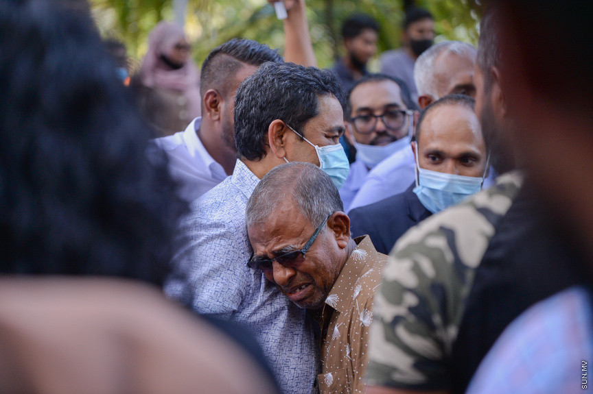 ރައީސް ޔާމިންގެ ޝަރީޔަތް ނިމުމުގެ އުފާ ފާޅުކުރުން --- ސަން ފޮޓޯ: އަޙްމަދު އައިމަން އަލީ