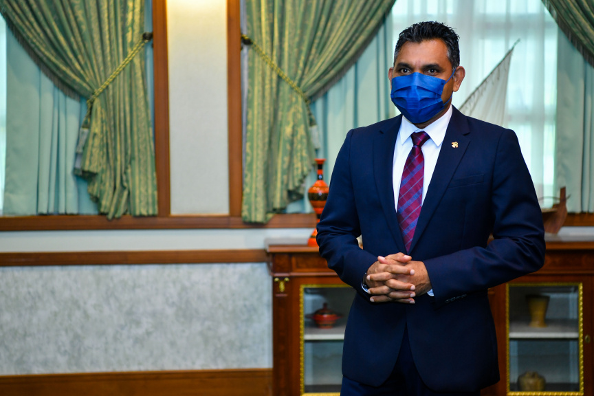 ދެކުނު ކޮރެއާއިން ރާއްޖެއަށް ކަނޑައަޅުއްވާފައި ހުންނަވާ ސަފީރު ރާއްޖޭގެ ނައިބު ރައީސްގެ އަރިހަށް އިހްތިރާމުގެ ޒިޔާރަތްކުރެއްވުން --- ފޮޓޯ: ރައީސް އޮފީސް