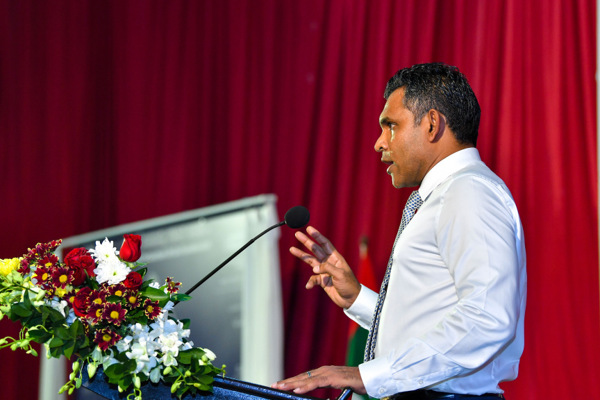 ފުވައްމުލައް ސިޓީގެ ގޮނޑުދޮށް ހިމާޔަތްކުރުމުގެ މަޝްރޫޢުގެ އެއްބަސްވުމުގައި ސޮއިކުރުމުގެ ރަސްމިއްޔާތުގެ ތެރެއިން ނައިބު ރައީސް ފައިސަލް ވާހަކަފުޅުދައްކަވަނީ -- ފޮޓޯ/ ރައީސް އޮފީސް