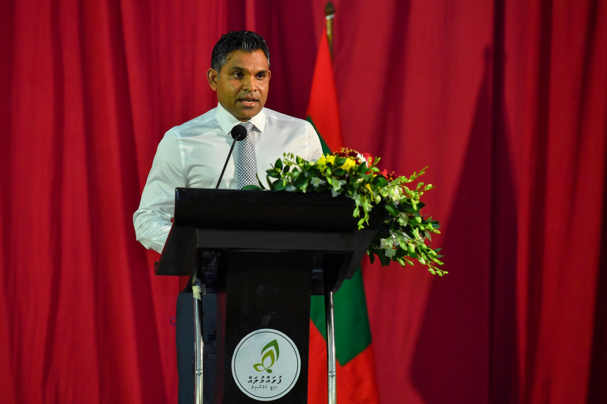 ފުވައްމުލައް ސިޓީގެ ގޮނޑުދޮށް ހިމާޔަތްކުރުމުގެ މަޝްރޫޢުގެ އެއްބަސްވުމުގައި ސޮއިކުރުމުގެ ރަސްމިއްޔާތުގެ ތެރެއިން ނައިބު ރައީސް ފައިސަލް ވާހަކަފުޅުދައްކަވަނީ -- ފޮޓޯ/ ރައީސް އޮފީސް