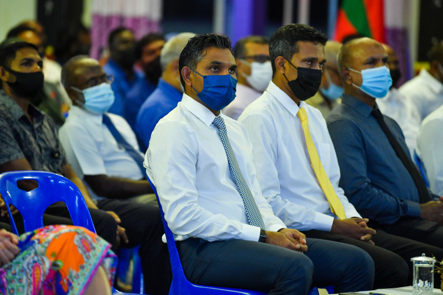 ފުވައްމުލައް ސިޓީގެ ގޮނޑުދޮށް ހިމާޔަތްކުރުމުގެ މަޝްރޫޢުގެ އެއްބަސްވުމުގައި ސޮއިކުރުމުގެ ރަސްމިއްޔާތުގެ ތެރެއިން -- ފޮޓޯ/ ރައީސް އޮފީސް
