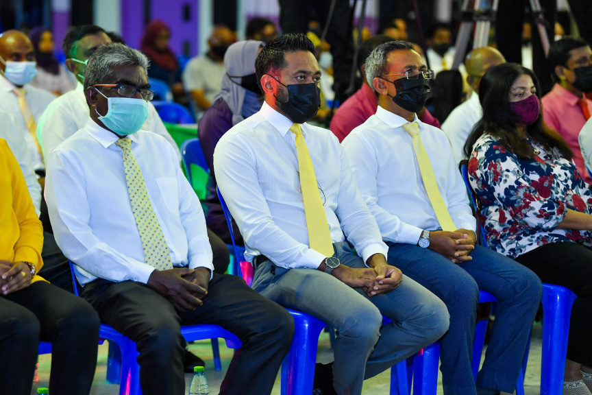 ފުވައްމުލައް ސިޓީގެ ގޮނޑުދޮށް ހިމާޔަތްކުރުމުގެ މަޝްރޫޢުގެ އެއްބަސްވުމުގައި ސޮއިކުރުމުގެ ރަސްމިއްޔާތުގެ ތެރެއިން -- ފޮޓޯ/ ރައީސް އޮފީސް