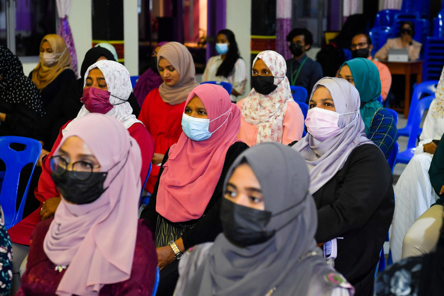 ފުވައްމުލައް ސިޓީގެ ގޮނޑުދޮށް ހިމާޔަތްކުރުމުގެ މަޝްރޫޢުގެ އެއްބަސްވުމުގައި ސޮއިކުރުމުގެ ރަސްމިއްޔާތުގެ ތެރެއިން -- ފޮޓޯ/ ރައީސް އޮފީސް