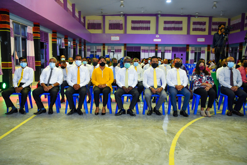 ފުވައްމުލައް ސިޓީގެ ގޮނޑުދޮށް ހިމާޔަތްކުރުމުގެ މަޝްރޫޢުގެ އެއްބަސްވުމުގައި ސޮއިކުރުމުގެ ރަސްމިއްޔާތުގެ ތެރެއިން -- ފޮޓޯ/ ރައީސް އޮފީސް