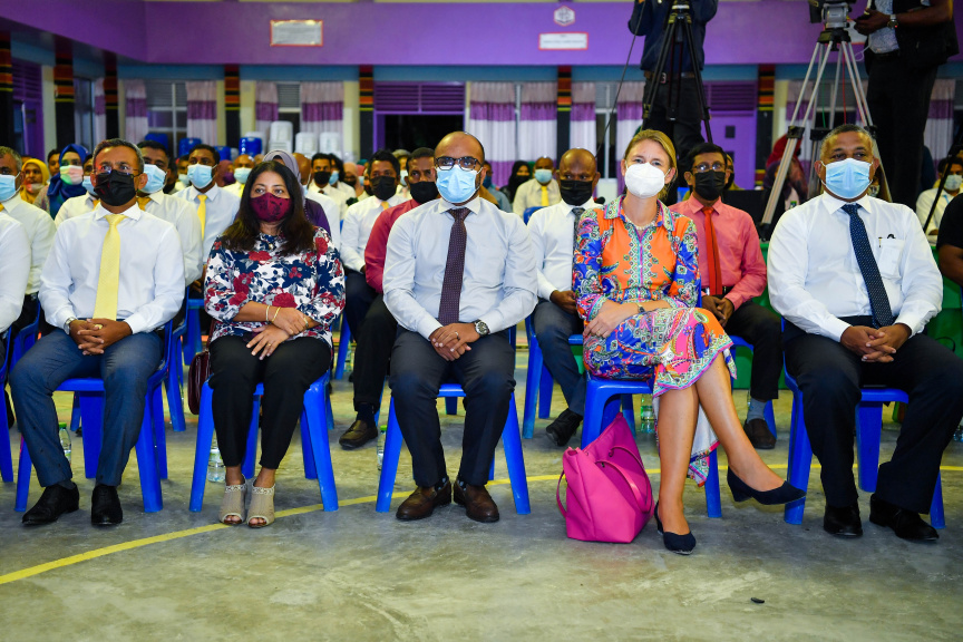 ފުވައްމުލައް ސިޓީގެ ގޮނޑުދޮށް ހިމާޔަތްކުރުމުގެ މަޝްރޫޢުގެ އެއްބަސްވުމުގައި ސޮއިކުރުމުގެ ރަސްމިއްޔާތުގެ ތެރެއިން -- ފޮޓޯ/ ރައީސް އޮފީސް