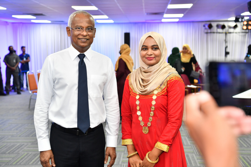ބައިނަލްއަގުވާމީ އިންސާނީ ހައްގުތަކުގެ ދުވަހާއި އެޗްއާރުސީއެމްއަށް 18 އަހަރު ފުރުން ފާހަގަ ކުރުމަށް ބޭއްވި ރަސްމިއްޔާތުގެ ތެރެއިން -- ފޮޓޯ/ ރައީސް އޮފީސް