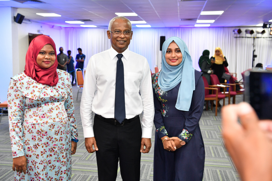 ބައިނަލްއަގުވާމީ އިންސާނީ ހައްގުތަކުގެ ދުވަހާއި އެޗްއާރުސީއެމްއަށް 18 އަހަރު ފުރުން ފާހަގަ ކުރުމަށް ބޭއްވި ރަސްމިއްޔާތުގެ ތެރެއިން -- ފޮޓޯ/ ރައީސް އޮފީސް