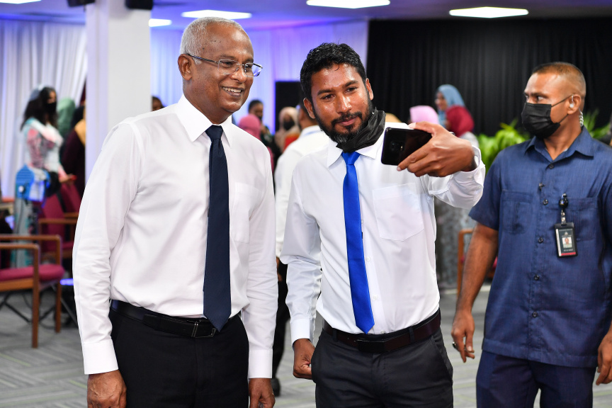 ބައިނަލްއަގުވާމީ އިންސާނީ ހައްގުތަކުގެ ދުވަހާއި އެޗްއާރުސީއެމްއަށް 18 އަހަރު ފުރުން ފާހަގަ ކުރުމަށް ބޭއްވި ރަސްމިއްޔާތުގެ ތެރެއިން -- ފޮޓޯ/ ރައީސް އޮފީސް