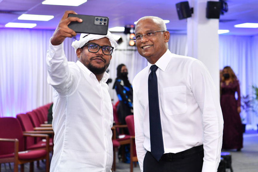 ބައިނަލްއަގުވާމީ އިންސާނީ ހައްގުތަކުގެ ދުވަހާއި އެޗްއާރުސީއެމްއަށް 18 އަހަރު ފުރުން ފާހަގަ ކުރުމަށް ބޭއްވި ރަސްމިއްޔާތުގެ ތެރެއިން -- ފޮޓޯ/ ރައީސް އޮފީސް