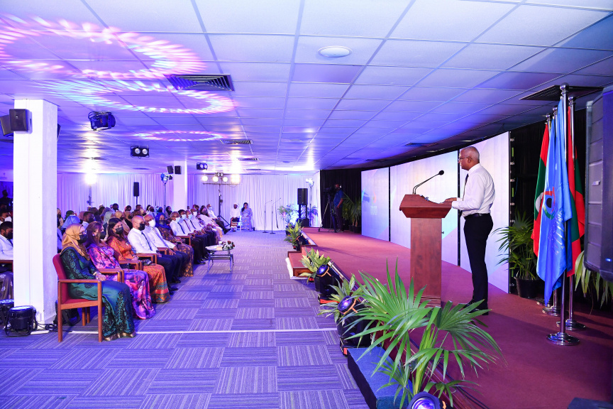 ބައިނަލްއަގުވާމީ އިންސާނީ ހައްގުތަކުގެ ދުވަހާއި އެޗްއާރުސީއެމްއަށް 18 އަހަރު ފުރުން ފާހަގަ ކުރުމަށް ބޭއްވި ރަސްމިއްޔާތުގެ ތެރެއިން -- ފޮޓޯ/ ރައީސް އޮފީސް