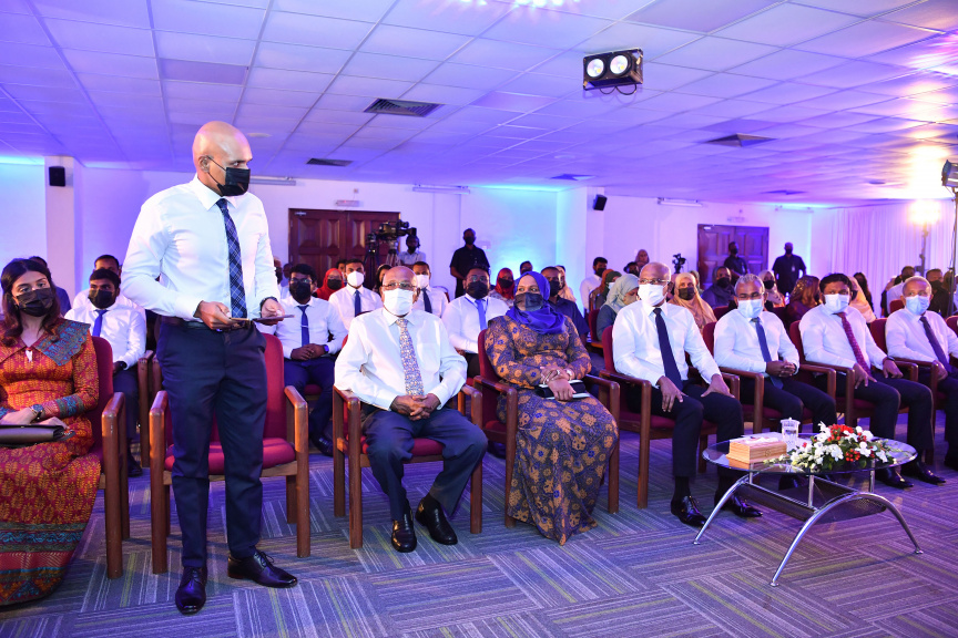 ބައިނަލްއަގުވާމީ އިންސާނީ ހައްގުތަކުގެ ދުވަހާއި އެޗްއާރުސީއެމްއަށް 18 އަހަރު ފުރުން ފާހަގަ ކުރުމަށް ބޭއްވި ރަސްމިއްޔާތުގެ ތެރެއިން -- ފޮޓޯ/ ރައީސް އޮފީސް