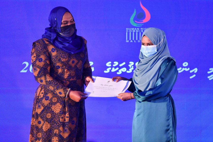 ބައިނަލްއަގުވާމީ އިންސާނީ ހައްގުތަކުގެ ދުވަހާއި އެޗްއާރުސީއެމްއަށް 18 އަހަރު ފުރުން ފާހަގަ ކުރުމަށް ބޭއްވި ރަސްމިއްޔާތުގެ ތެރެއިން -- ފޮޓޯ/ ރައީސް އޮފީސް