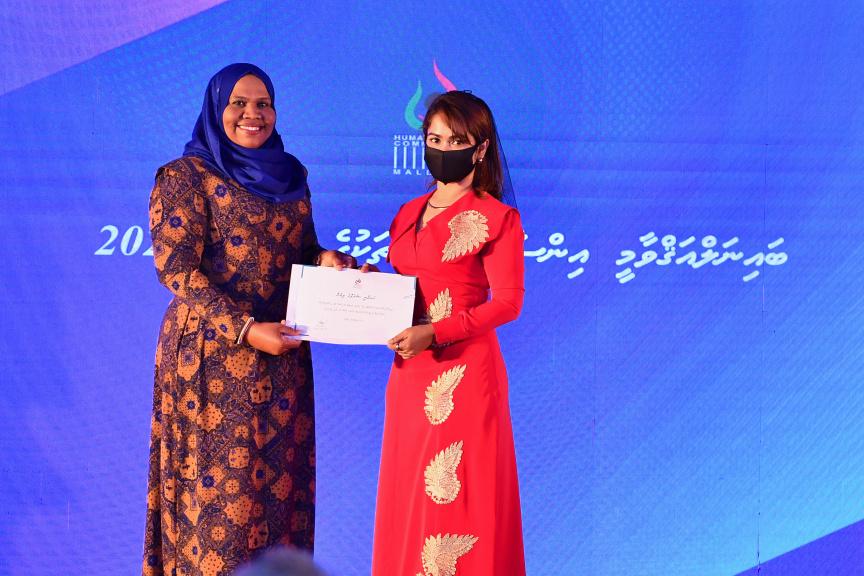 ބައިނަލްއަގުވާމީ އިންސާނީ ހައްގުތަކުގެ ދުވަހާއި އެޗްއާރުސީއެމްއަށް 18 އަހަރު ފުރުން ފާހަގަ ކުރުމަށް ބޭއްވި ރަސްމިއްޔާތުގެ ތެރެއިން -- ފޮޓޯ/ ރައީސް އޮފީސް