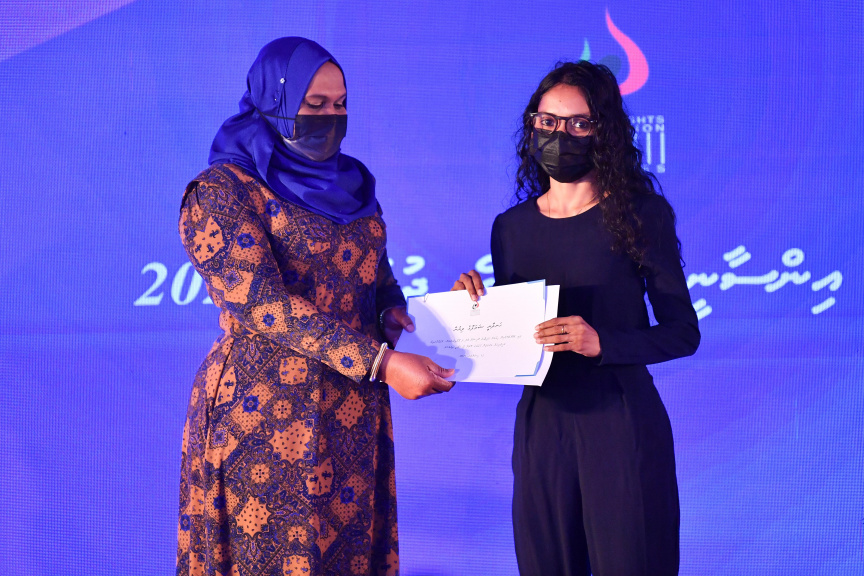 ބައިނަލްއަގުވާމީ އިންސާނީ ހައްގުތަކުގެ ދުވަހާއި އެޗްއާރުސީއެމްއަށް 18 އަހަރު ފުރުން ފާހަގަ ކުރުމަށް ބޭއްވި ރަސްމިއްޔާތުގެ ތެރެއިން -- ފޮޓޯ/ ރައީސް އޮފީސް