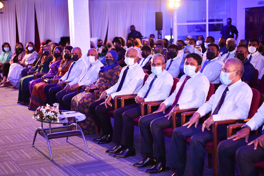 ބައިނަލްއަގުވާމީ އިންސާނީ ހައްގުތަކުގެ ދުވަހާއި އެޗްއާރުސީއެމްއަށް 18 އަހަރު ފުރުން ފާހަގަ ކުރުމަށް ބޭއްވި ރަސްމިއްޔާތުގެ ތެރެއިން -- ފޮޓޯ/ ރައީސް އޮފީސް
