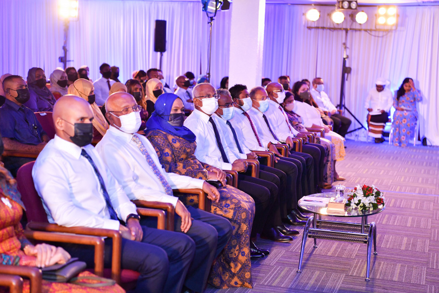 ބައިނަލްއަގުވާމީ އިންސާނީ ހައްގުތަކުގެ ދުވަހާއި އެޗްއާރުސީއެމްއަށް 18 އަހަރު ފުރުން ފާހަގަ ކުރުމަށް ބޭއްވި ރަސްމިއްޔާތުގެ ތެރެއިން -- ފޮޓޯ/ ރައީސް އޮފީސް