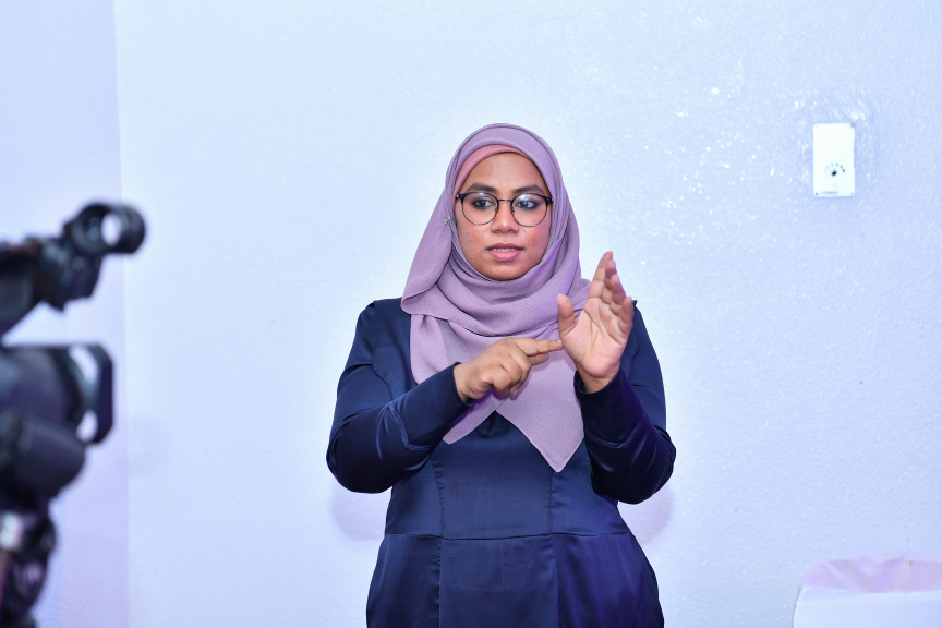 ބައިނަލްއަގުވާމީ އިންސާނީ ހައްގުތަކުގެ ދުވަހާއި އެޗްއާރުސީއެމްއަށް 18 އަހަރު ފުރުން ފާހަގަ ކުރުމަށް ބޭއްވި ރަސްމިއްޔާތުގެ ތެރެއިން -- ފޮޓޯ/ ރައީސް އޮފީސް