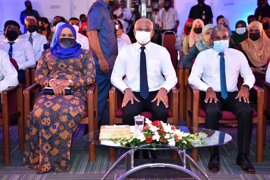 ބައިނަލްއަގުވާމީ އިންސާނީ ހައްގުތަކުގެ ދުވަހާއި އެޗްއާރުސީއެމްއަށް 18 އަހަރު ފުރުން ފާހަގަ ކުރުމަށް ބޭއްވި ރަސްމިއްޔާތުގެ ތެރެއިން -- ފޮޓޯ/ ރައީސް އޮފީސް