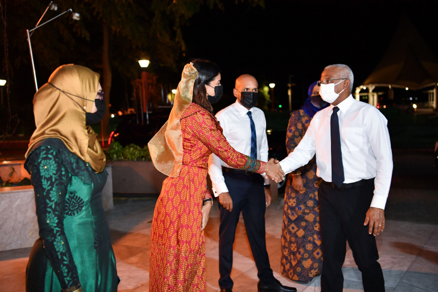 ބައިނަލްއަގުވާމީ އިންސާނީ ހައްގުތަކުގެ ދުވަހާއި އެޗްއާރުސީއެމްއަށް 18 އަހަރު ފުރުން ފާހަގަ ކުރުމަށް ބޭއްވި ރަސްމިއްޔާތުގެ ތެރެއިން -- ފޮޓޯ/ ރައީސް އޮފީސް