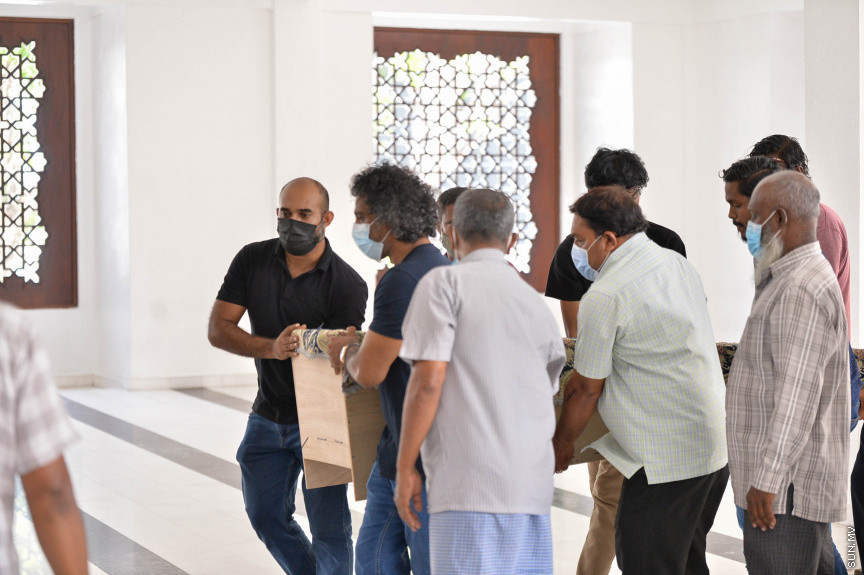 ކޮމަންޑޫ ދާއިރާގެ އެމްޑީޕީގެ މަޖިލީސް މެމްބަރު ހުސައިން ވަހީދުގެ ކަށުނަމާދުގެ ތެރެއިން-- ސަން ފޮޓޯ/ ނާއިލް ހުސައިން