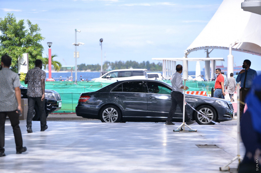 ކޮމަންޑޫ ދާއިރާގެ އެމްޑީޕީގެ މަޖިލީސް މެމްބަރު ހުސައިން ވަހީދުގެ ޖަނާޒާގެ ތެރެއިން-- ސަން ފޮޓޯ/ ނާއިލް ހުސައިން