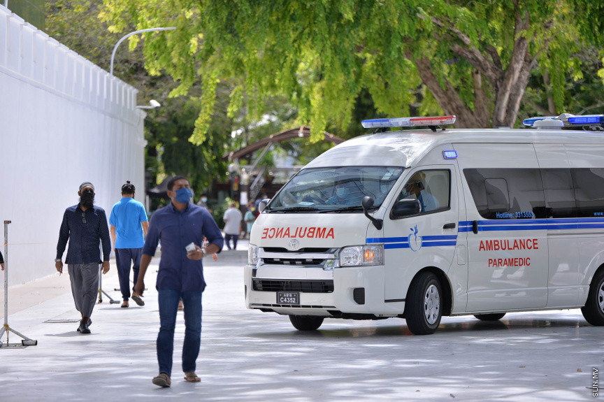 ކޮމަންޑޫ ދާއިރާގެ އެމްޑީޕީގެ މަޖިލީސް މެމްބަރު ހުސައިން ވަހީދުގެ ޖަނާޒާގެ ތެރެއިން-- ސަން ފޮޓޯ/ ނާއިލް ހުސައިން