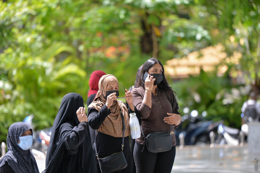 ކޮމަންޑޫ ދާއިރާގެ އެމްޑީޕީގެ މަޖިލީސް މެމްބަރު ހުސައިން ވަހީދުގެ ޖަނާޒާގެ ތެރެއިން-- ސަން ފޮޓޯ/ ނާއިލް ހުސައިން
