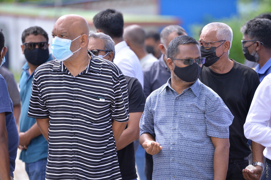 ކޮމަންޑޫ ދާއިރާގެ އެމްޑީޕީގެ މަޖިލީސް މެމްބަރު ހުސައިން ވަހީދުގެ ޖަނާޒާގެ ތެރެއިން-- ސަން ފޮޓޯ/ ނާއިލް ހުސައިން