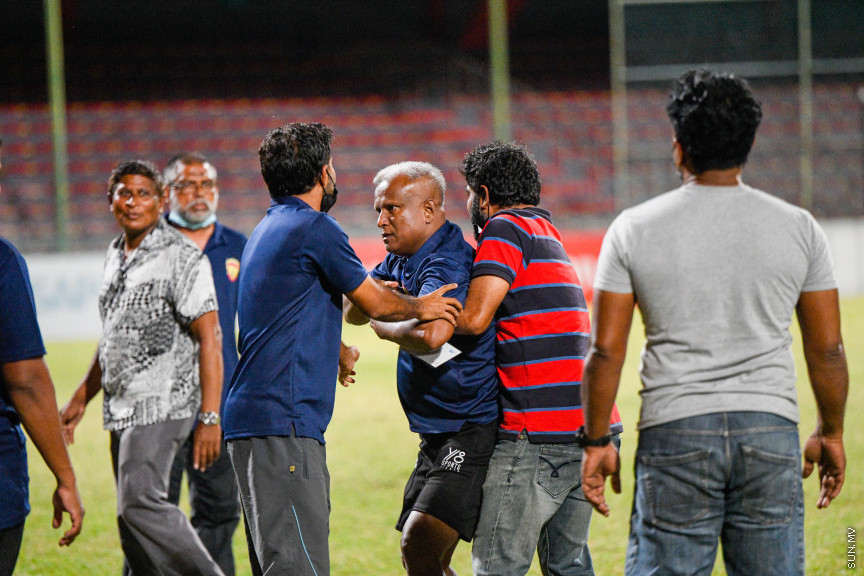 ޔޫތު ޗެމްޕިއަންޝިޕް 21/2022 - ސެމީ ފައިނަލް - ޔުނައިޓެޑް ވިކްޓަރީއާއި ސުޕަ ޔުނައިޓެޑް ސްޕޯޓްސް ބައްދަލުކުރި މެޗުގެ ތެރެއިން -- ސަން ފޮޓޮ/ މުހައްމަދު ހައްޔާން