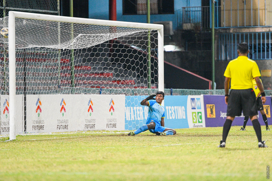 ޔޫތު ޗެމްޕިއަންޝިޕް 21/2022 - ސެމީ ފައިނަލް - ޔުނައިޓެޑް ވިކްޓަރީއާއި ސުޕަ ޔުނައިޓެޑް ސްޕޯޓްސް ބައްދަލުކުރި މެޗުގެ ތެރެއިން -- ސަން ފޮޓޮ/ މުހައްމަދު ހައްޔާން