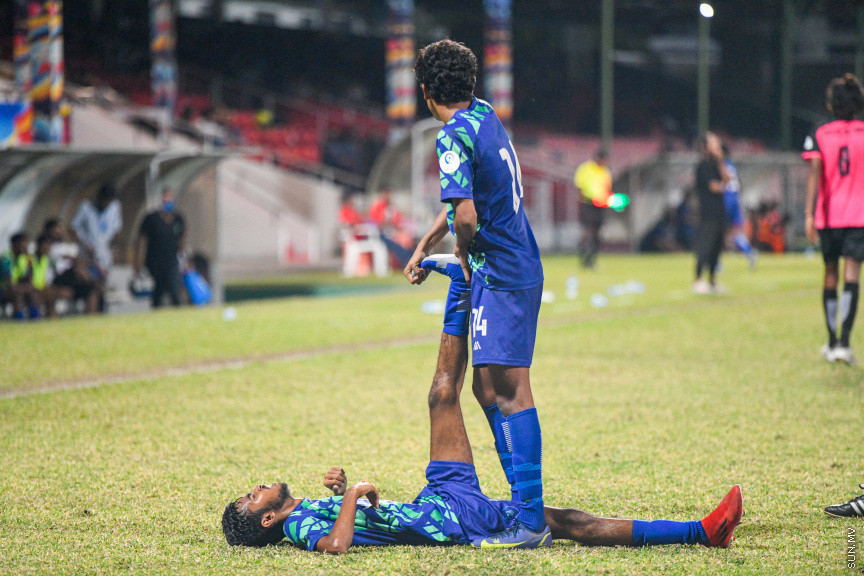 ޔޫތު ޗެމްޕިއަންޝިޕް 21/2022 - ސެމީ ފައިނަލް - ޔުނައިޓެޑް ވިކްޓަރީއާއި ސުޕަ ޔުނައިޓެޑް ސްޕޯޓްސް ބައްދަލުކުރި މެޗުގެ ތެރެއިން -- ސަން ފޮޓޮ/ މުހައްމަދު ހައްޔާން