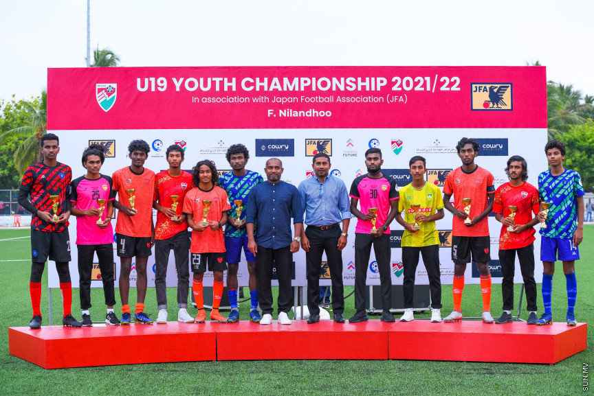 ޔޫތު ޗެމްޕިއަންޝިޕް 21/2022 ގެ ޗެމްޕިއަންކަން އީގަލްސްއިން ހޯދުން.   އީގަލްސް މި މެޗު ކާމިޔާބުކުރީ  1 - 0 ގެ ނަތީޖާ އަކުން ސުޕަ ޔުނައިޓެޑް ސްޕޯޓްސް ބަލިކޮށްގެން -- ސަން ފޮޓޯ/ މުހައްމަދު ހައްޔާން