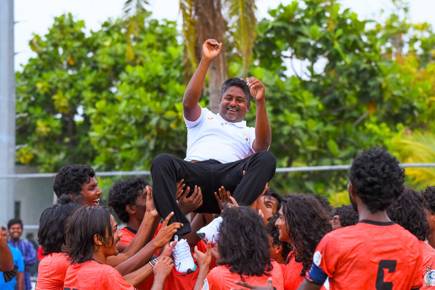 ޔޫތު ޗެމްޕިއަންޝިޕް 21/2022 ގެ ޗެމްޕިއަންކަން އީގަލްސްއިން ހޯދުން.   އީގަލްސް މި މެޗު ކާމިޔާބުކުރީ  1 - 0 ގެ ނަތީޖާ އަކުން ސުޕަ ޔުނައިޓެޑް ސްޕޯޓްސް ބަލިކޮށްގެން -- ސަން ފޮޓޯ/ މުހައްމަދު ހައްޔާން