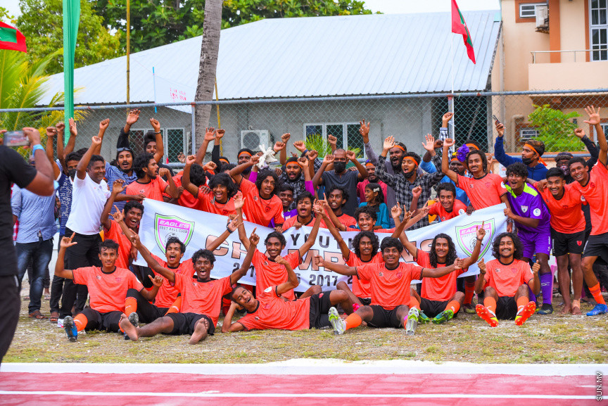 ޔޫތު ޗެމްޕިއަންޝިޕް 21/2022 ގެ ޗެމްޕިއަންކަން އީގަލްސްއިން ހޯދުން.   އީގަލްސް މި މެޗު ކާމިޔާބުކުރީ  1 - 0 ގެ ނަތީޖާ އަކުން ސުޕަ ޔުނައިޓެޑް ސްޕޯޓްސް ބަލިކޮށްގެން -- ސަން ފޮޓޯ/ މުހައްމަދު ހައްޔާން