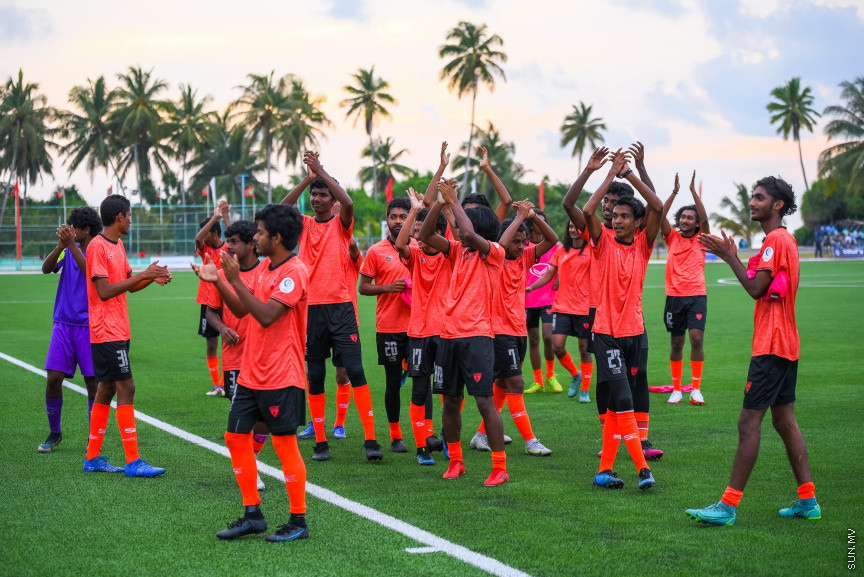ޔޫތު ޗެމްޕިއަންޝިޕް 21/2022 ގެ ޗެމްޕިއަންކަން އީގަލްސްއިން ހޯދުން.   އީގަލްސް މި މެޗު ކާމިޔާބުކުރީ  1 - 0 ގެ ނަތީޖާ އަކުން ސުޕަ ޔުނައިޓެޑް ސްޕޯޓްސް ބަލިކޮށްގެން -- ސަން ފޮޓޯ/ މުހައްމަދު ހައްޔާން