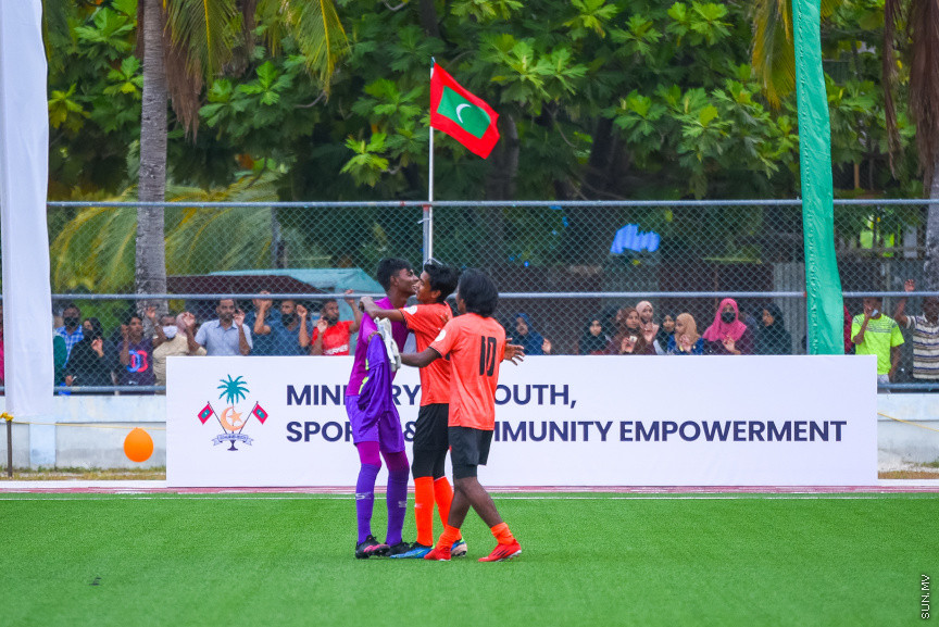 ޔޫތު ޗެމްޕިއަންޝިޕް 21/2022 ގެ ޗެމްޕިއަންކަން އީގަލްސްއިން ހޯދުން.   އީގަލްސް މި މެޗު ކާމިޔާބުކުރީ  1 - 0 ގެ ނަތީޖާ އަކުން ސުޕަ ޔުނައިޓެޑް ސްޕޯޓްސް ބަލިކޮށްގެން -- ސަން ފޮޓޯ/ މުހައްމަދު ހައްޔާން