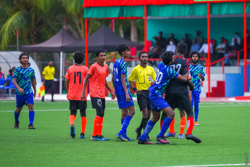 ޔޫތު ޗެމްޕިއަންޝިޕް 21/2022 ގެ ޗެމްޕިއަންކަން އީގަލްސްއިން ހޯދުން.   އީގަލްސް މި މެޗު ކާމިޔާބުކުރީ  1 - 0 ގެ ނަތީޖާ އަކުން ސުޕަ ޔުނައިޓެޑް ސްޕޯޓްސް ބަލިކޮށްގެން -- ސަން ފޮޓޯ/ މުހައްމަދު ހައްޔާން