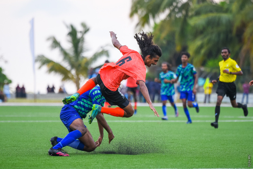 ޔޫތު ޗެމްޕިއަންޝިޕް 21/2022 ގެ ޗެމްޕިއަންކަން އީގަލްސްއިން ހޯދުން.   އީގަލްސް މި މެޗު ކާމިޔާބުކުރީ  1 - 0 ގެ ނަތީޖާ އަކުން ސުޕަ ޔުނައިޓެޑް ސްޕޯޓްސް ބަލިކޮށްގެން -- ސަން ފޮޓޯ/ މުހައްމަދު ހައްޔާން