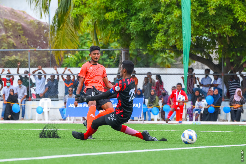 ޔޫތު ޗެމްޕިއަންޝިޕް 21/2022 ގެ ޗެމްޕިއަންކަން އީގަލްސްއިން ހޯދުން.   އީގަލްސް މި މެޗު ކާމިޔާބުކުރީ  1 - 0 ގެ ނަތީޖާ އަކުން ސުޕަ ޔުނައިޓެޑް ސްޕޯޓްސް ބަލިކޮށްގެން -- ސަން ފޮޓޯ/ މުހައްމަދު ހައްޔާން