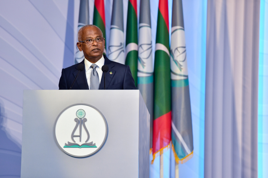 އަޙްމަދިއްޔާ އިންޓަރނޭޝަނަލް ސްކޫލަށް 40 އަހަރު ފުރުމުގެ ރަސްމިއްޔާތުގައި ރައީސުލްޖުމްހޫރިއްޔާ ބައިވެރިވެވަޑައިގެންނެވުން.. ފޮޓޯ/ ރައީސް އޮފީސް