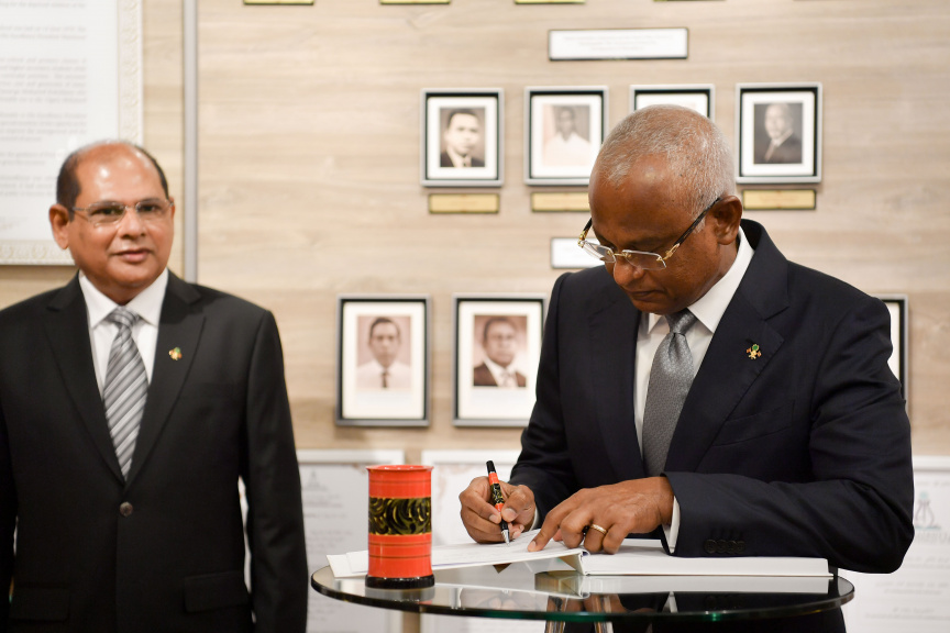 އަޙްމަދިއްޔާ އިންޓަރނޭޝަނަލް ސްކޫލަށް 40 އަހަރު ފުރުމުގެ ރަސްމިއްޔާތުގައި ރައީސުލްޖުމްހޫރިއްޔާ ބައިވެރިވެވަޑައިގެންނެވުން.. ފޮޓޯ/ ރައީސް އޮފީސް